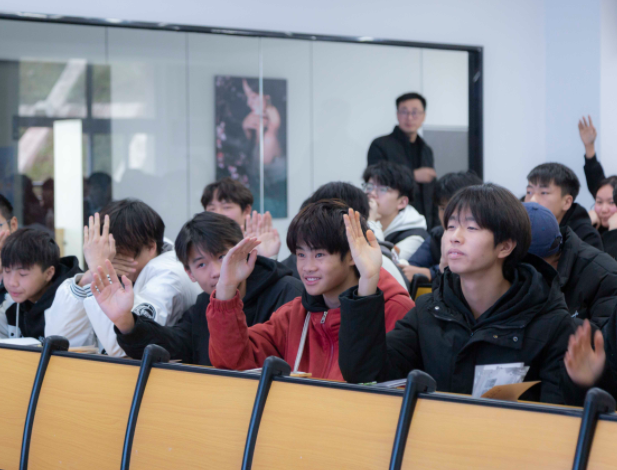 家校社心思干涉机制以减轻学生突发心思危机带来的损害和损失