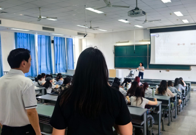 为学子们供给更多的助学支撑构建一个多元共治的现代教育管理