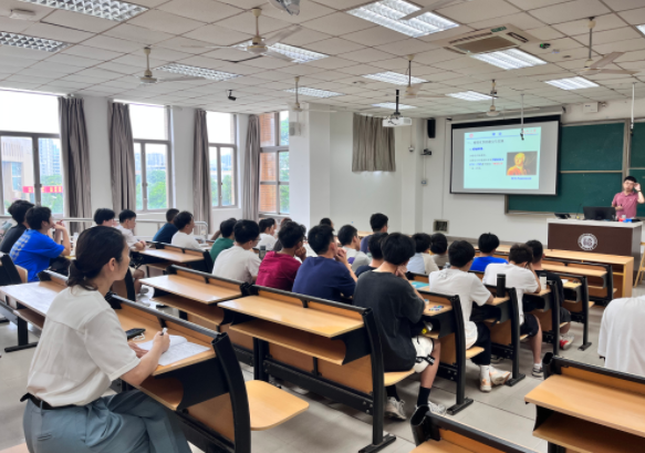 玩命的中学快乐的大学的阶段性异化折射出教育生态的深层矛盾