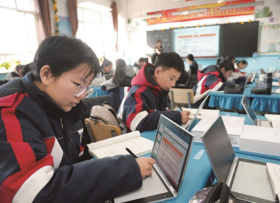 构建了覆盖学生学习全流程满足多维度需求的智能化学习环境