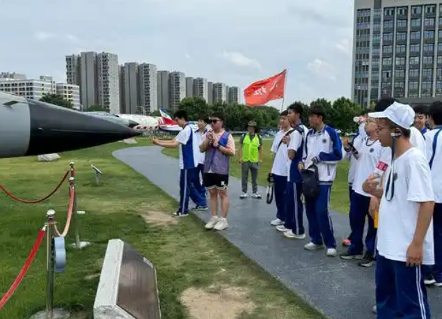 重教传统推动全社会进一步构成关心保护与尊重教师的良好氛围 重教传统推动全社会进一步构成关心保护与尊重教师的良好氛围