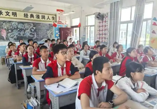 学子们用真挚与热心为的孩子们打开了一